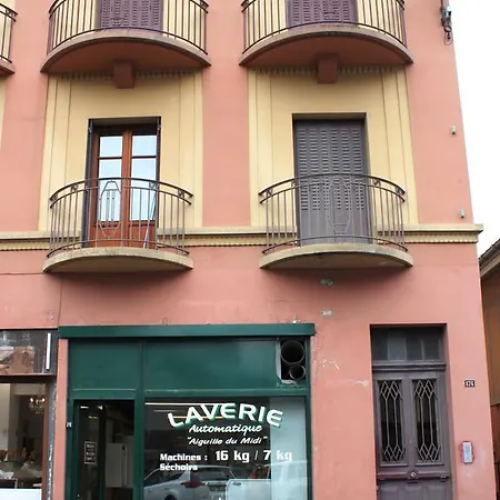 Apartament 2 - Charming 2 Bedroom Haven In *
